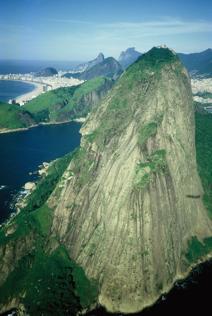 1985 - View from the airplane down to the Sugar Leaf of Rio de Janeiro