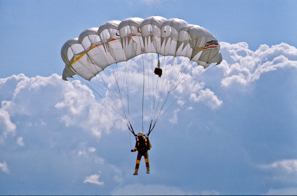 19 Pfingstspringen Auf Dem Eichelberg Bruchsal Foto Bild Sport Flugsport Fallschirmsport Bilder Auf Fotocommunity