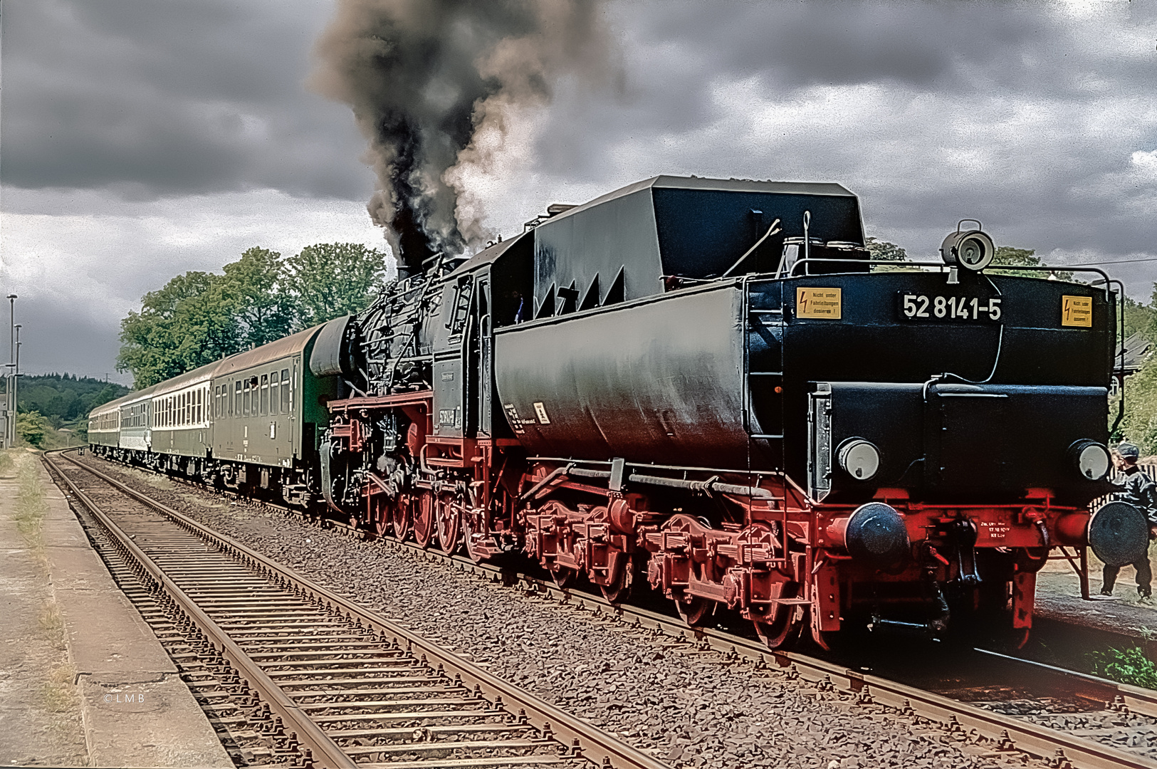 1998 Tender voraus am Bahnsteig