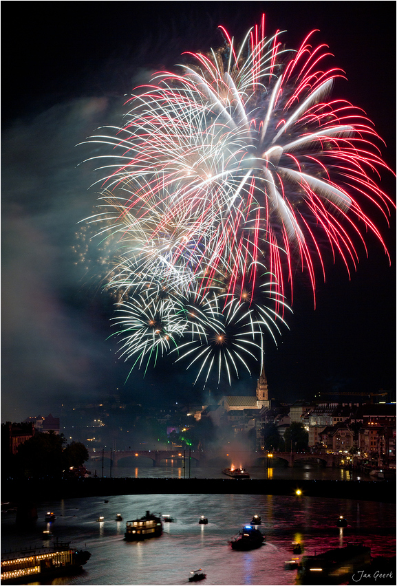 1. August Feuerwerk - 1. August: Hitze könnte erneut zu Feuerwerksverboten führen : Jeweils einige wochen vor silvester und vor dem dezember auf den 1.