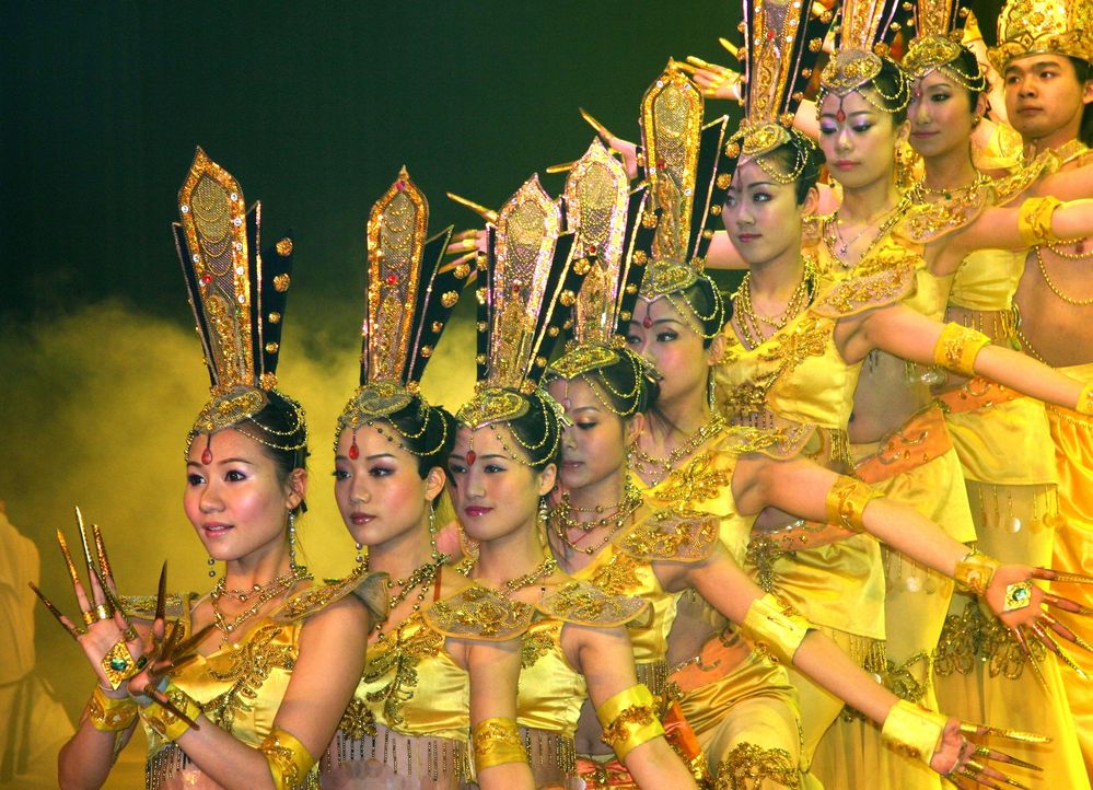 Chinese Dancers von Bobby Beinhardt