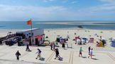 Borkum  -  Blick auf den Nordstrand mit vorgelagerter Seehundbank by Reinhold Müller