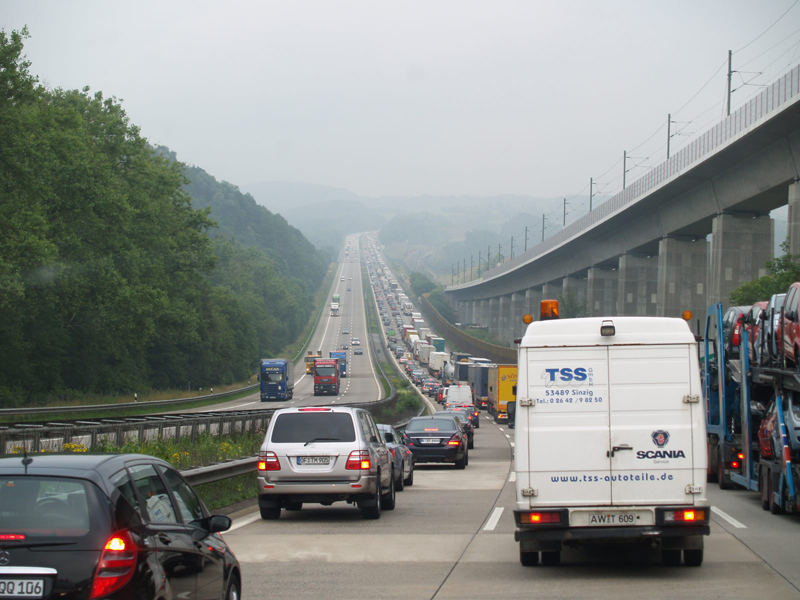 1km stockender Verkehr