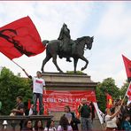 1.Mai 2011 Stgt Rote Fahne  Denkmal