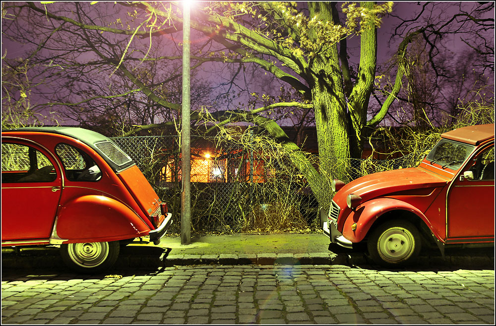 - 2 2CV @ NIGHT -