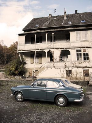 2 "Amazonen" auf dem Parkplatz