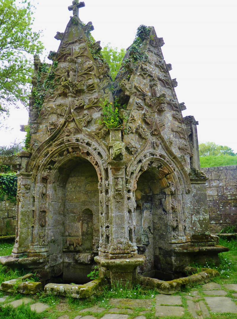  2 autres fontaines près de la chapelle St-Nicodeme