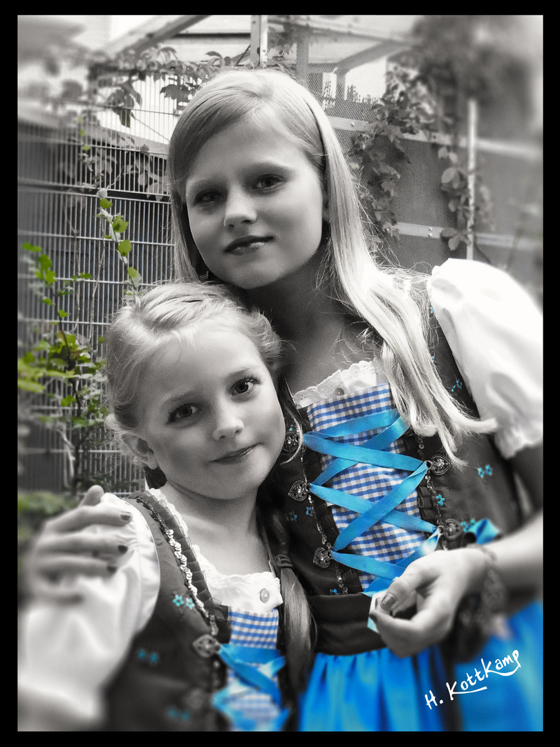 2 Bavarian Girls