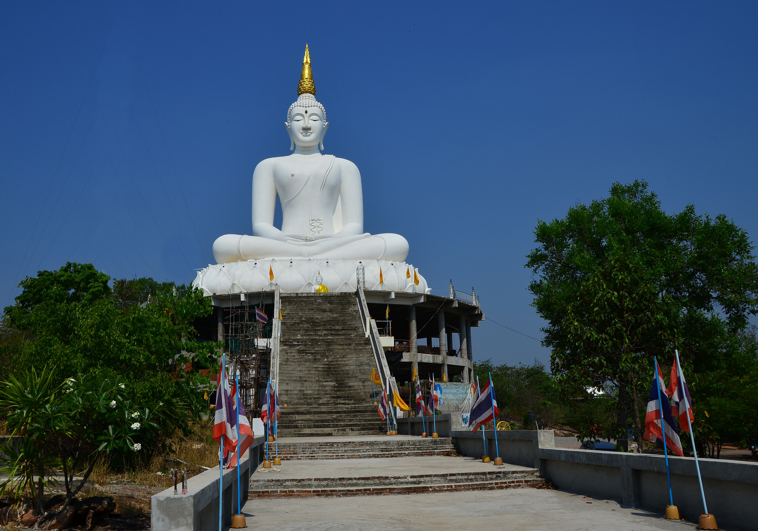 2 Buddhas im Wat Chong Chao Khat