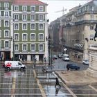 2 cavaliers sous la pluie à Lisbonne