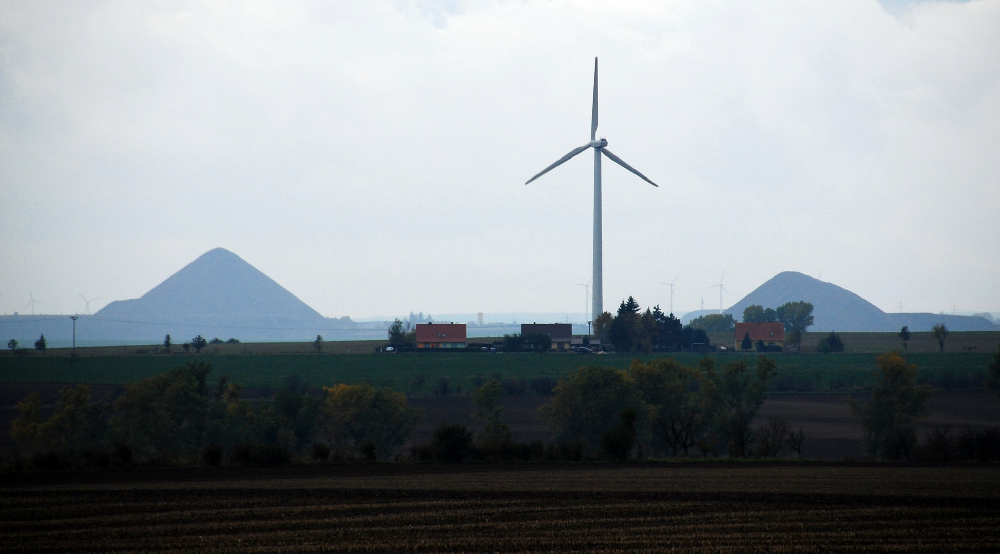 2 der letzten Pyramiden (Schächte) aus dem Mansfelder Land