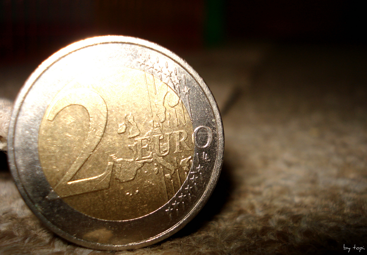 2 Euro.