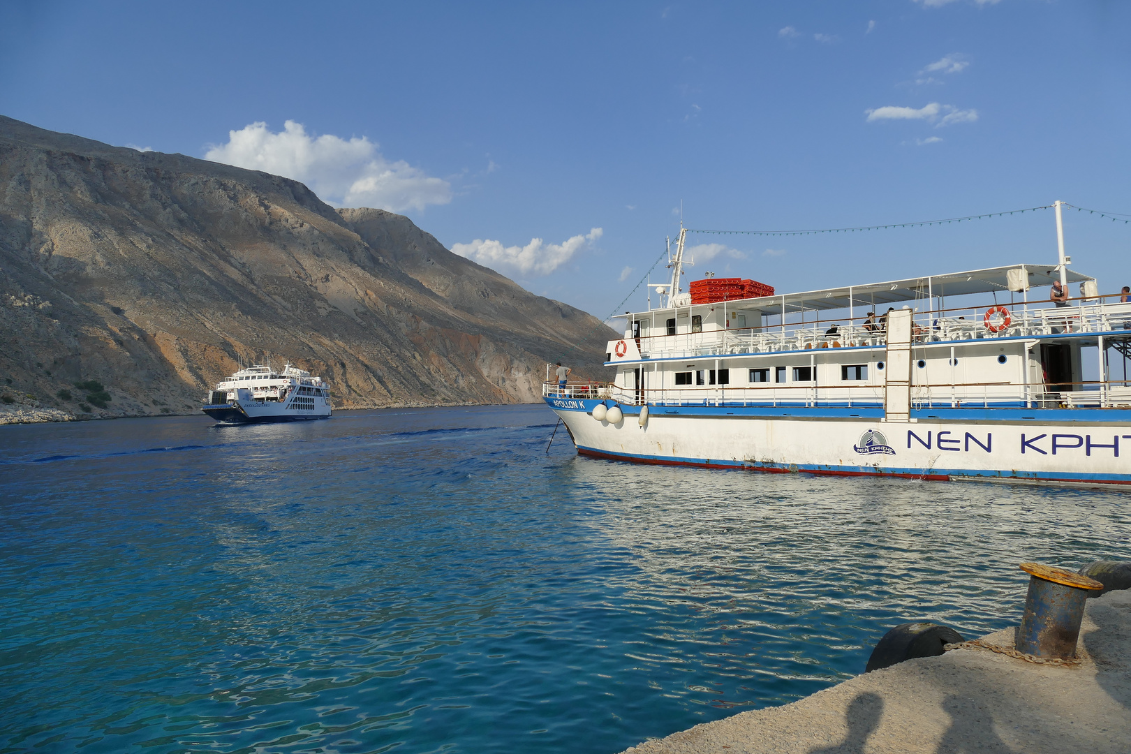 2 Fähren in Loutro