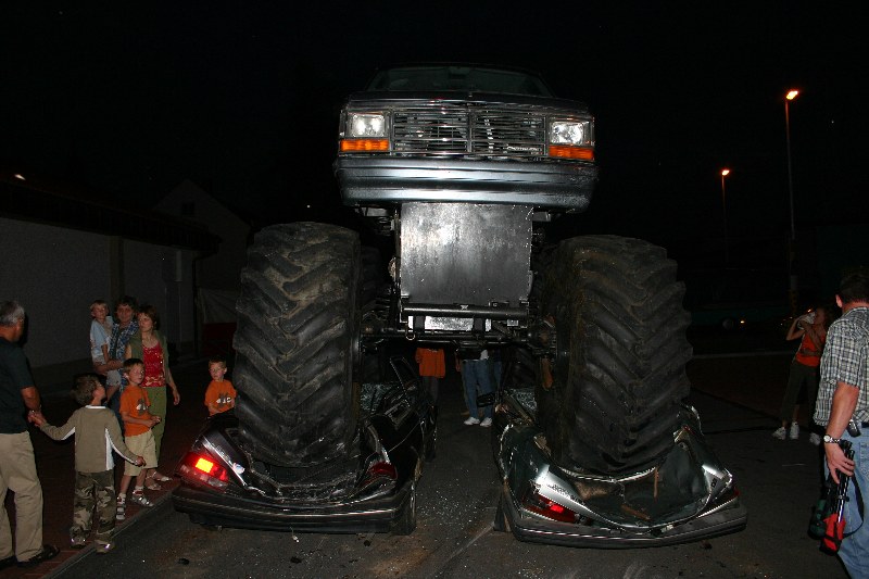 2 Fliegen - äh Autos - mit einer Klatsche - einem Truck - erwischt :-))