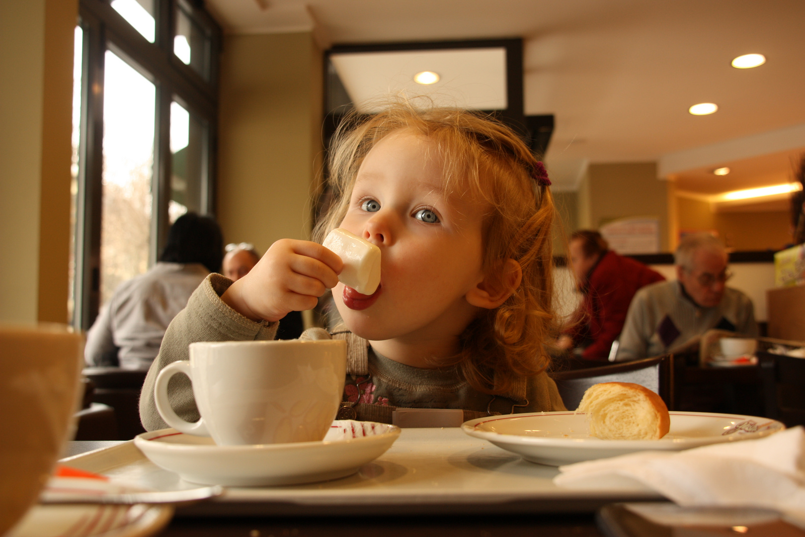 2. Frühstück im Café