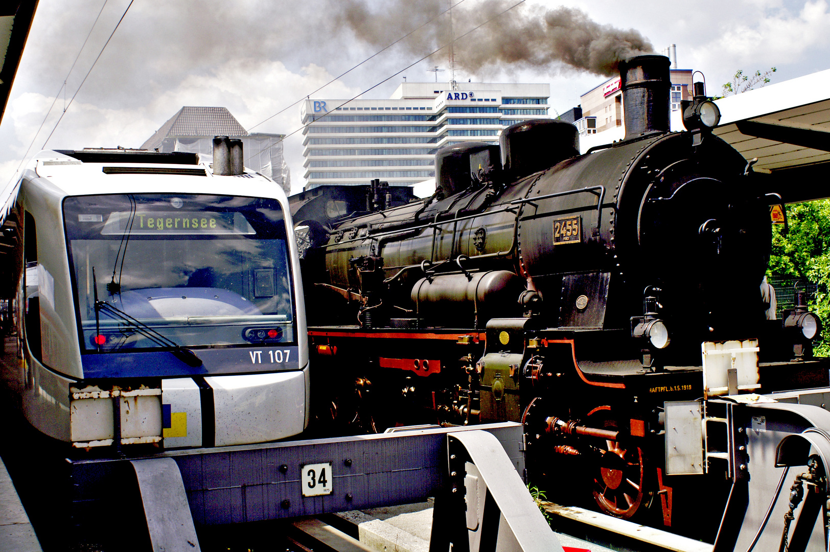 2 Generationen im Münchner Hauptbahnhof