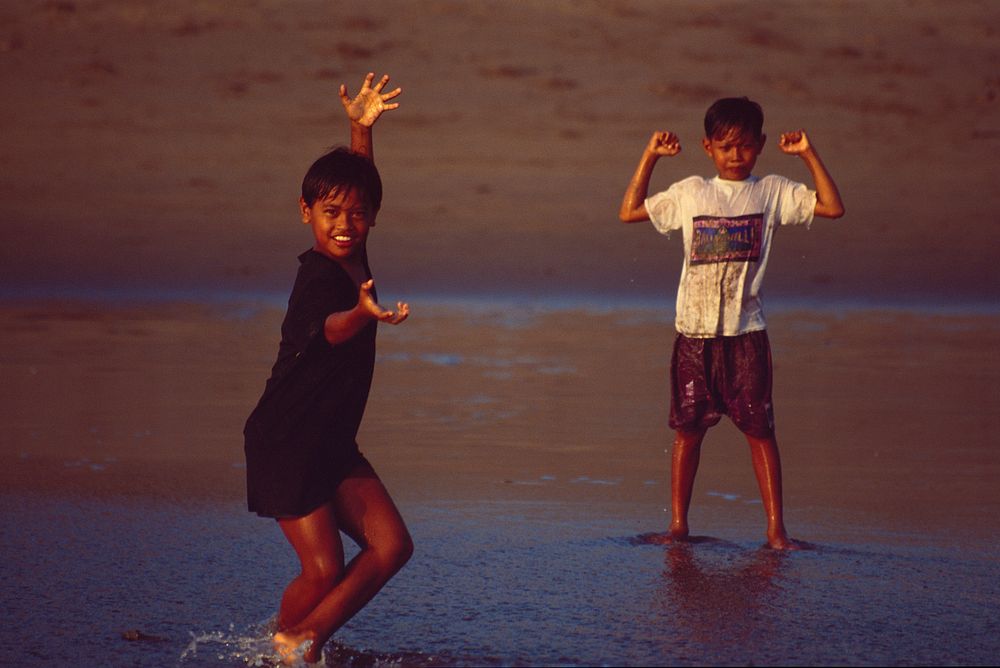 2 Jungen am Strand