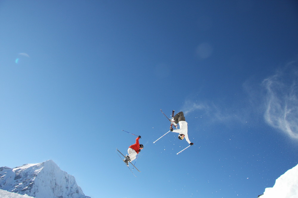 2 Jungs in der Luft