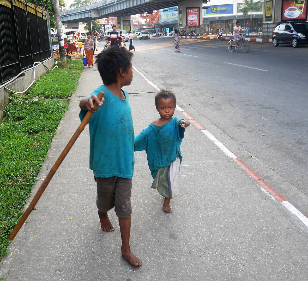 2 kleine Brüder in Yangon