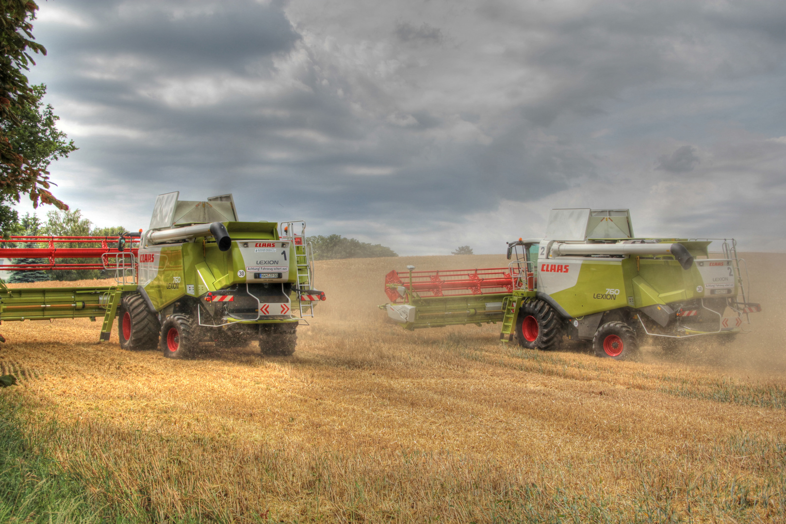 2 Lexion 760 knappern an der Gerste