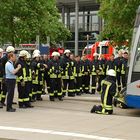 2 Männer arbeiten...der Rest schaut zu