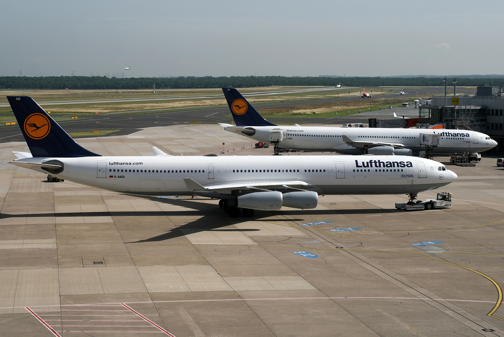 2 mal A340 in Düsseldorf