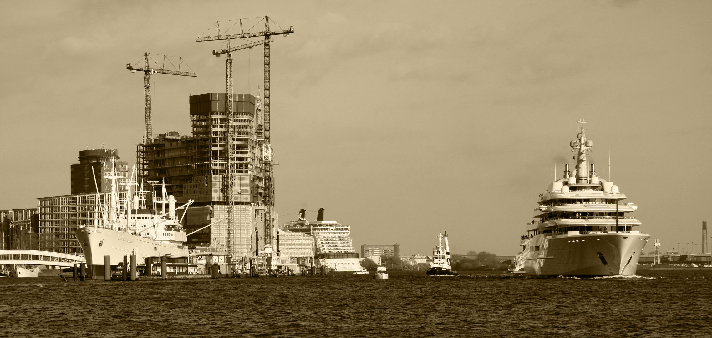 2 mal die ECLIPSE, und die kleine verläßt den Hamburger Hafen.