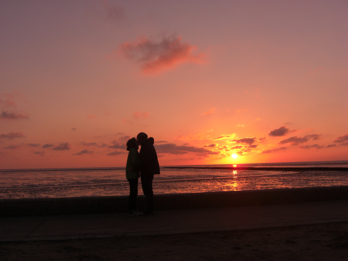2 Menschen, Kuss, Sonnenuntergang Foto & Bild | erwachsene ...
