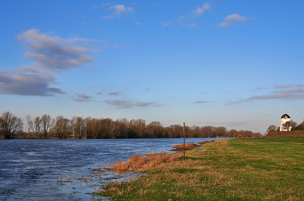 2 Meter über normal der Elbe am 4.3. bei Nünchritz