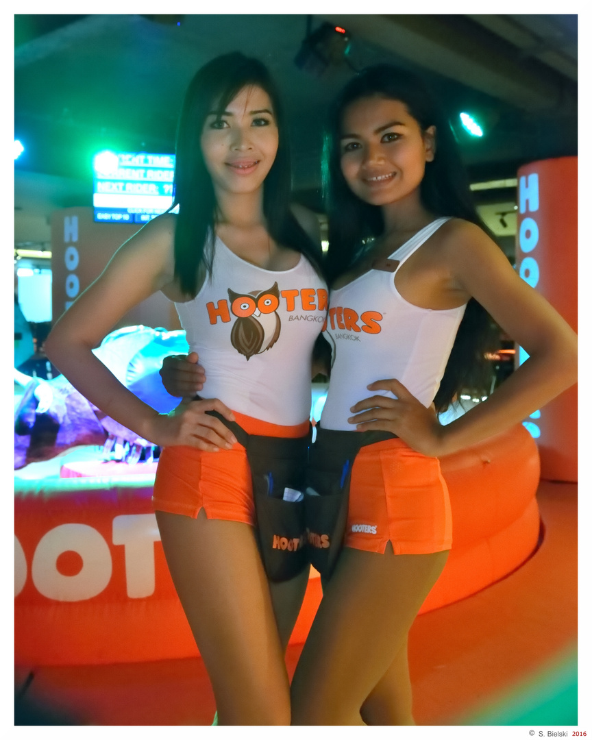 2 nice hooters girls