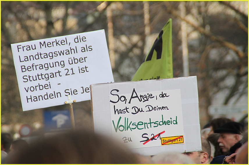 2 Plakate: MERKELS Volksentscheid - K21 Stuttgart 28.3.11