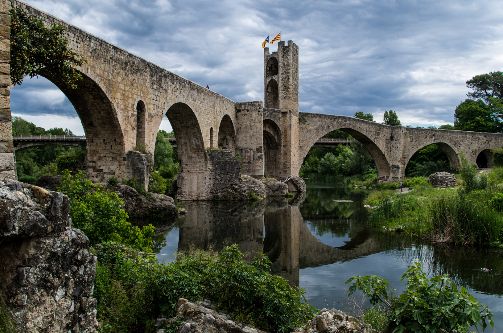 2 Pont de Besalu