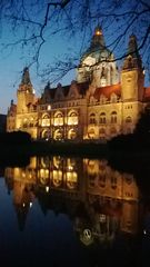 (2) Rathaus von Hannover am Abend...