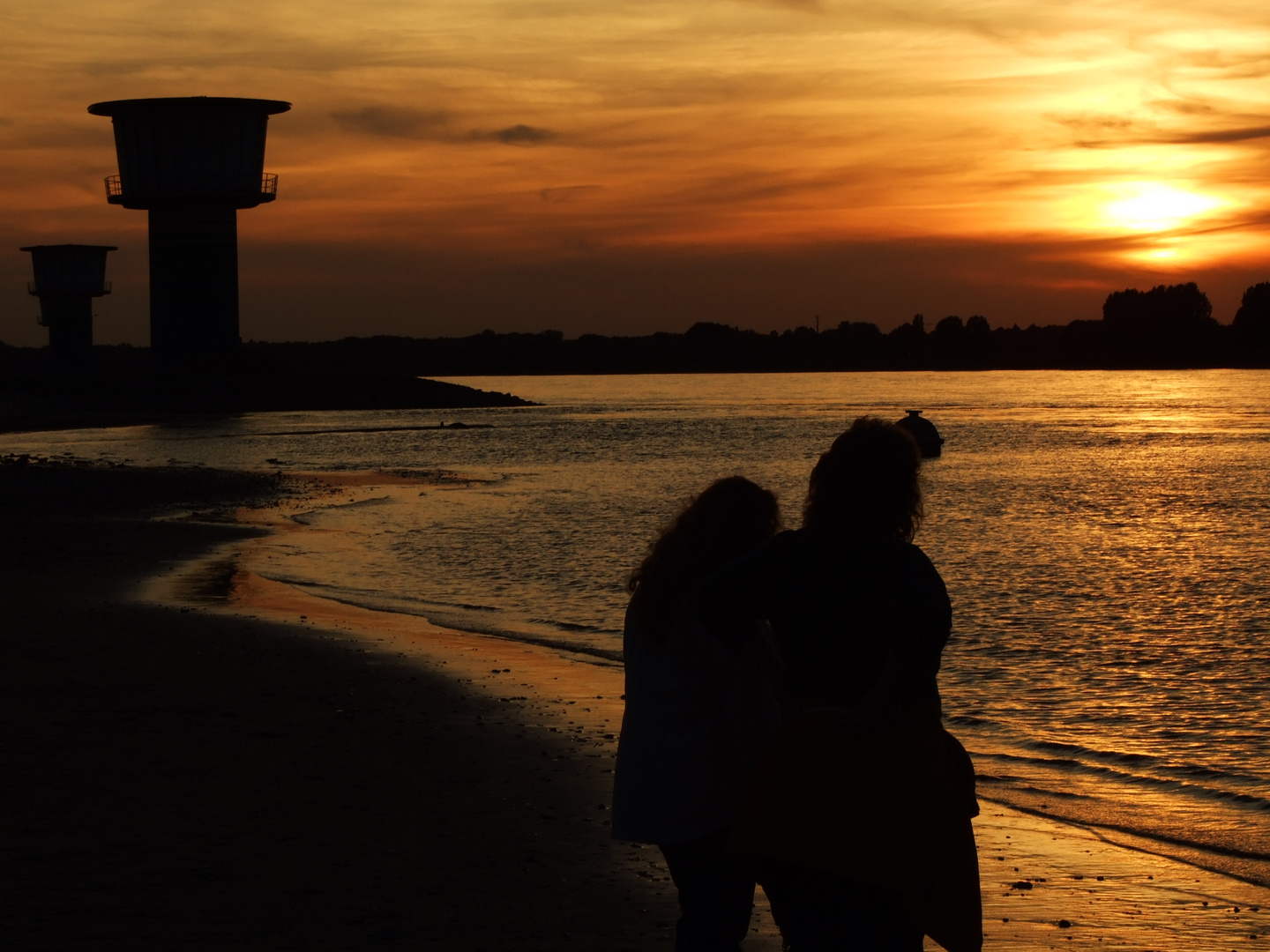 2 Rheinelfen am Strand