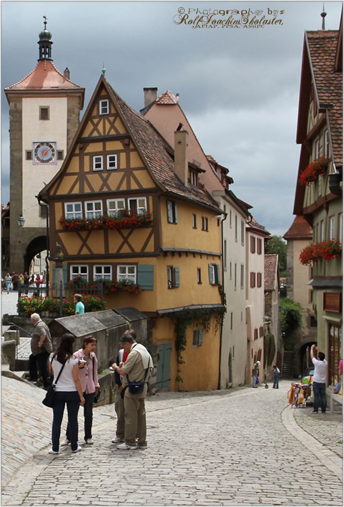 '' 2.) Rothenburg obder Tauber, am Plönlein ''