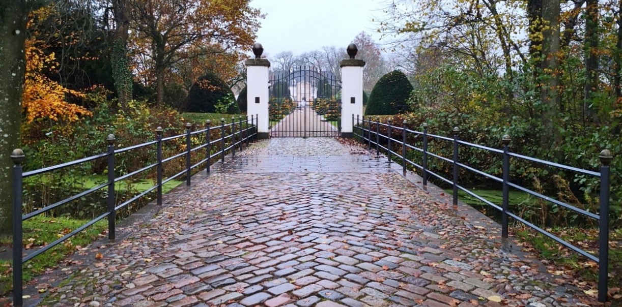 (2)  Schloss Schackenborg, Møgeltønder/DK