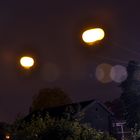 2 schwebende Ufos