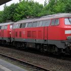 2 wartende 225er im Bahnof