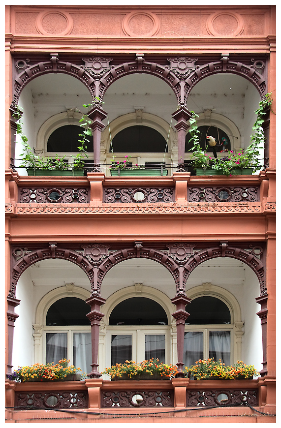 2 wunderschöne alte Balkone in Trier