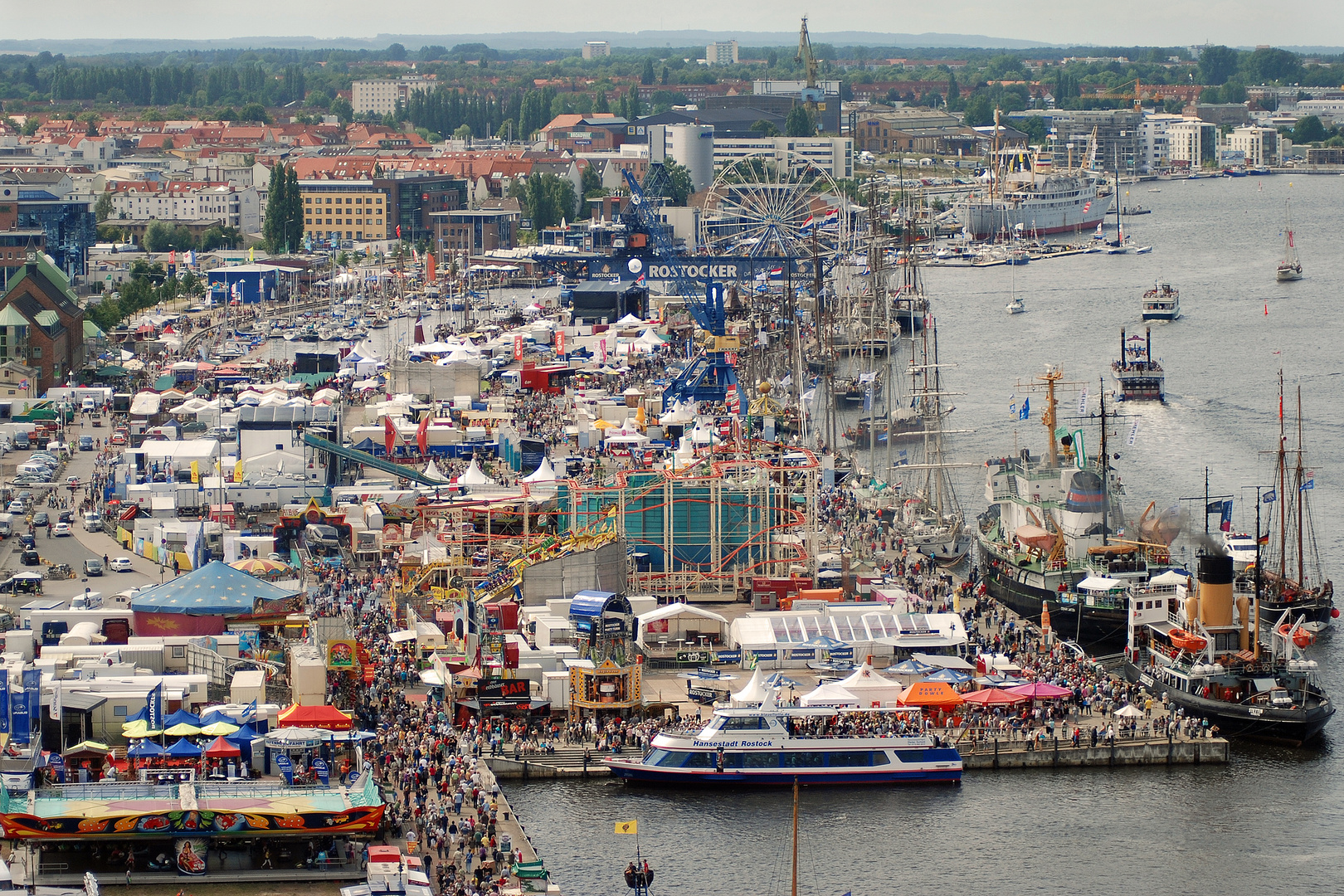 Hansa rostock und allgemein bekannt als hansa rostock, ist ein deutscher fußballverein aus rostock.mit 15.000 mitgliedern ist er einer der mitgliederstärksten sportvereine deutschlands. Hansa Rostock Bilder : 20. Hanse Sail Rostock 2010 Foto & Bild | deutschland ...