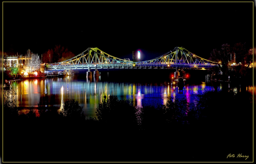 20 Jahre Mauerfall,- am 10 November 1989 öffnet sich auch die Glienicker Brücke..