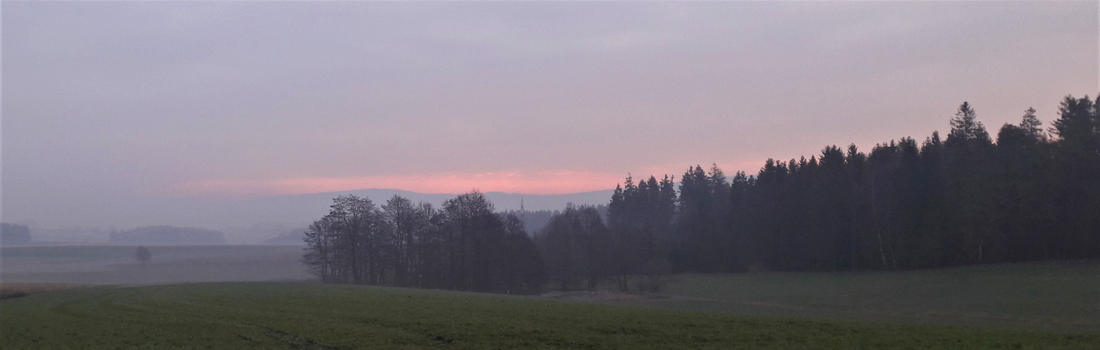 20.03.2020 Kalendarischer Frühjahrsanfang Blickrichtung Waldstein im Fichtelgebirge