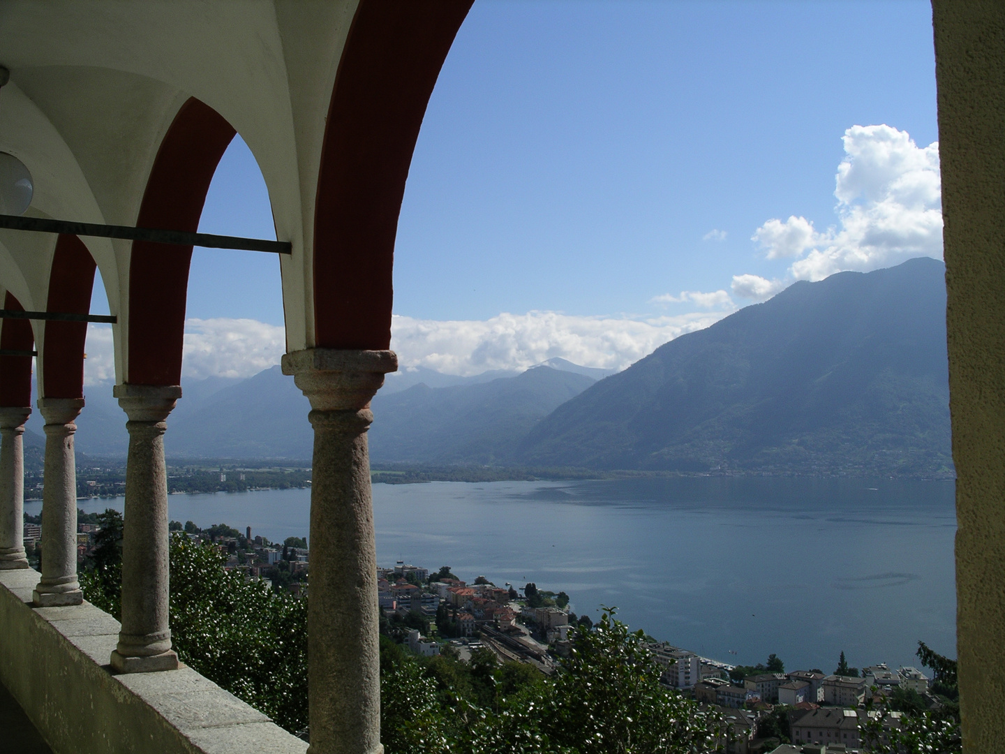 2004-09-17; Locarno; Ausblick von der Kirche Madonna del Sasso