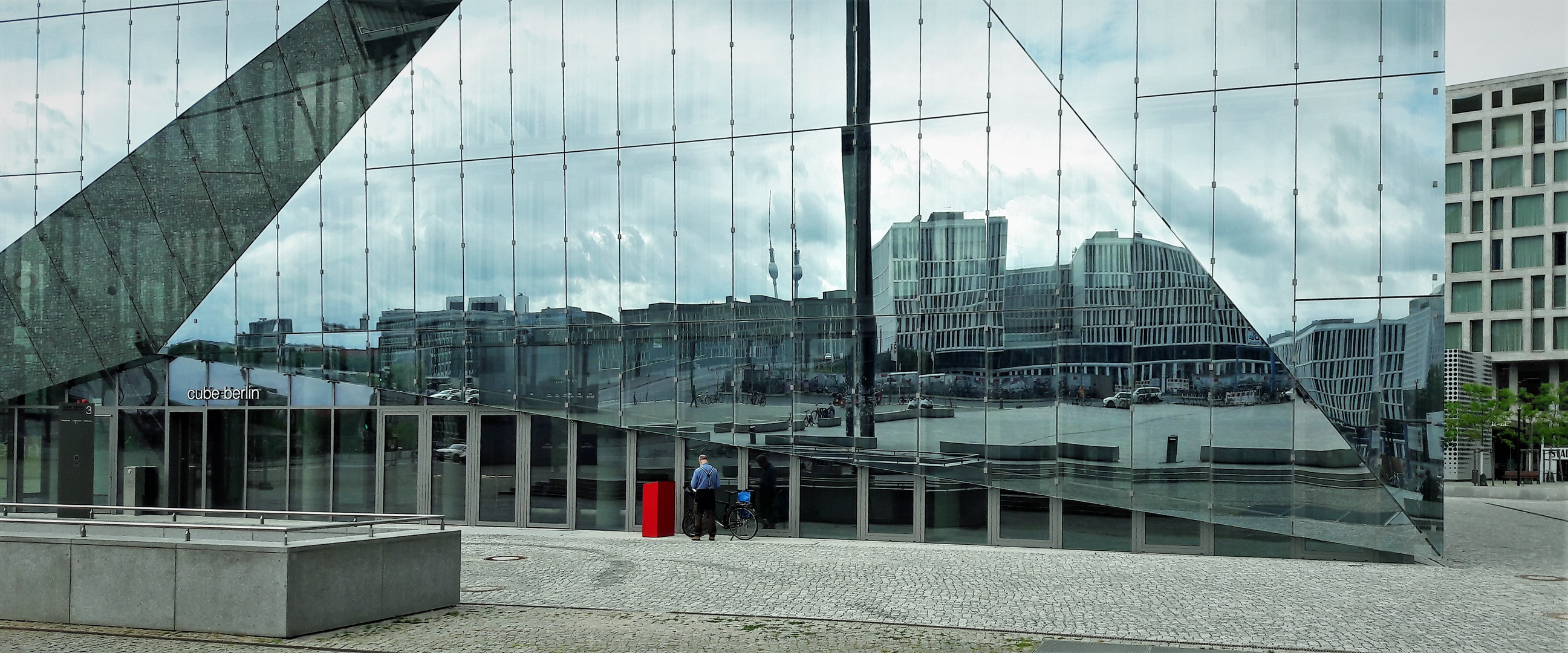 20.06.2020 : Spiegeltag  Seitenverkehrt Regierungsviertel am cube Berlin