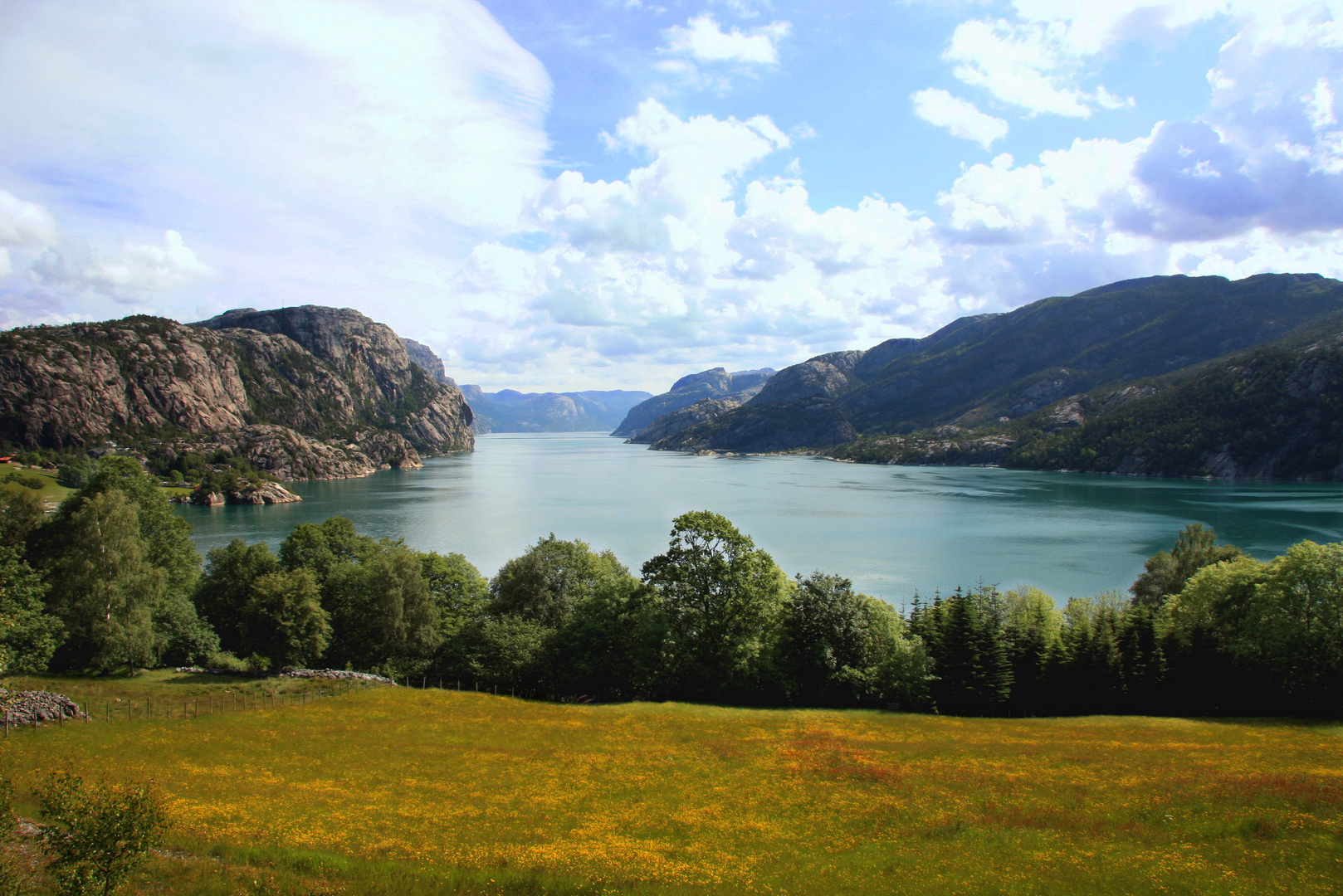 2009 06 07 - der Lysefjord, fotografiert auf dem Weg zum Preikestolen