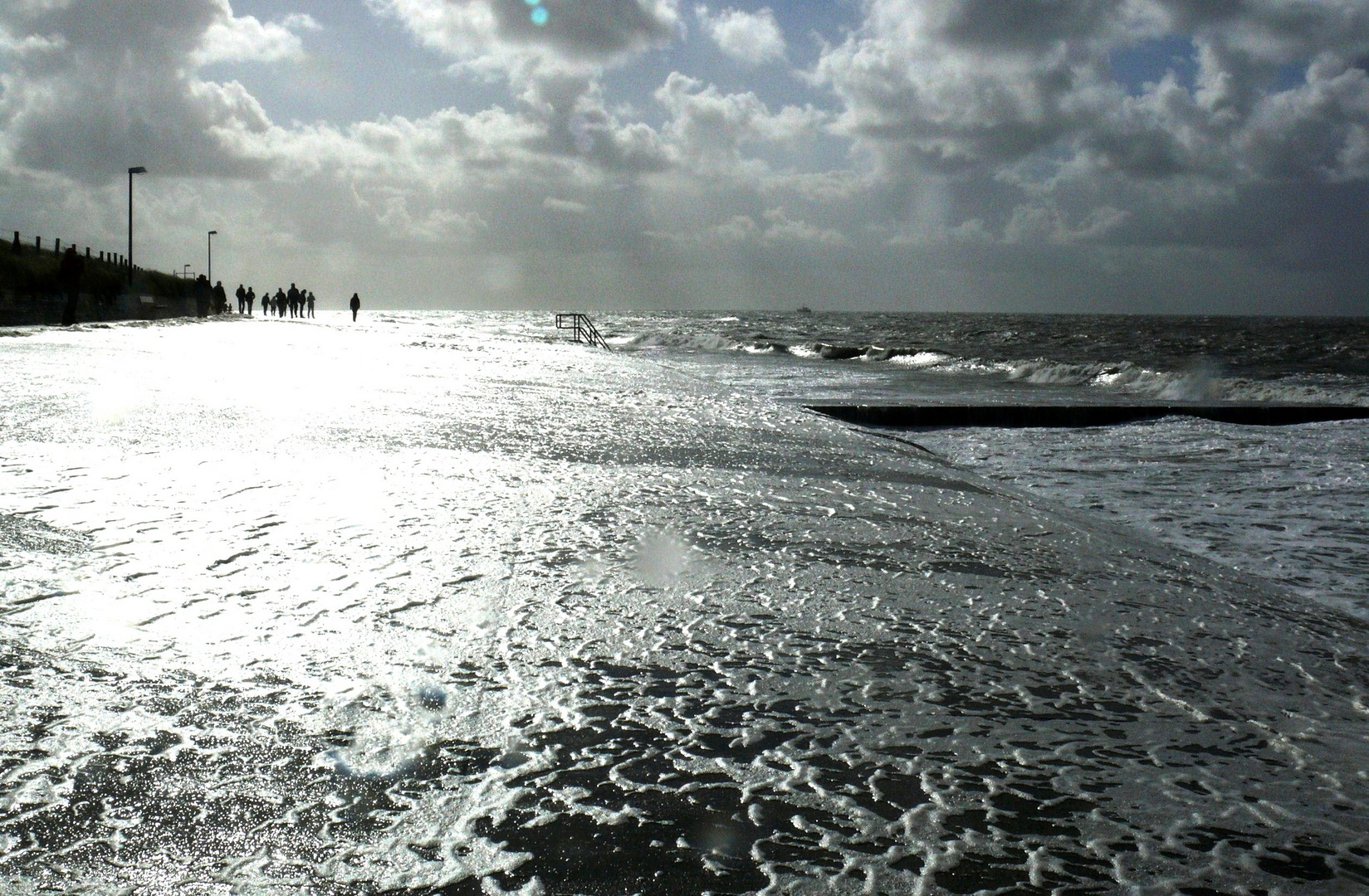 2009 - Sturmflut auf Borkum überspülte auch die Promenade