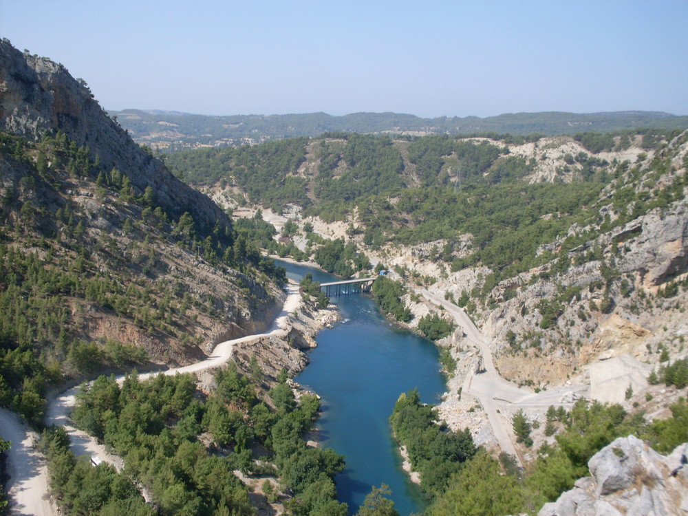 200m höhe in der türkei am Stausee