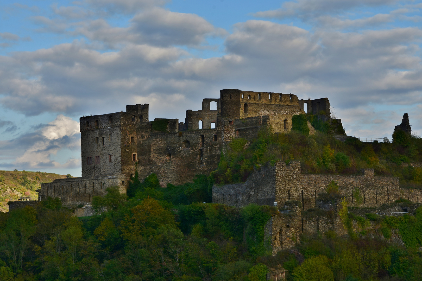 201011 - Burg Rheinfels von Norden