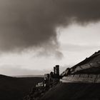 201012 - Burg Ehrenfels unter dunklen Wolken