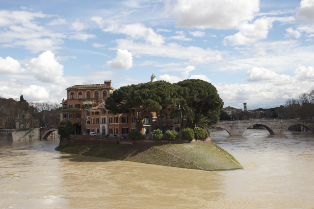 2011. ROME ISOLA TIBERINA